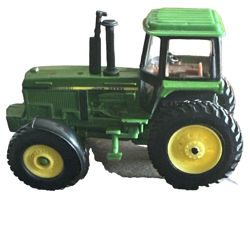 John Deere, Ertl, Farm Toy Tractor 46574‎ Agriculture Enclosed Window Cab 4WD